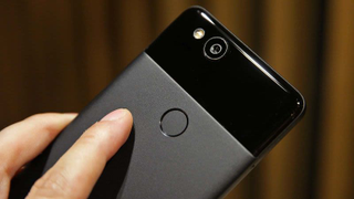 Nuevo hito para el desastre de los envíos del Pixel 2: Google ha enviado uno sin Android instalado<em></em>